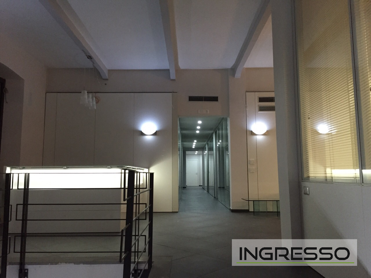 ingresso ufficio in affitto
